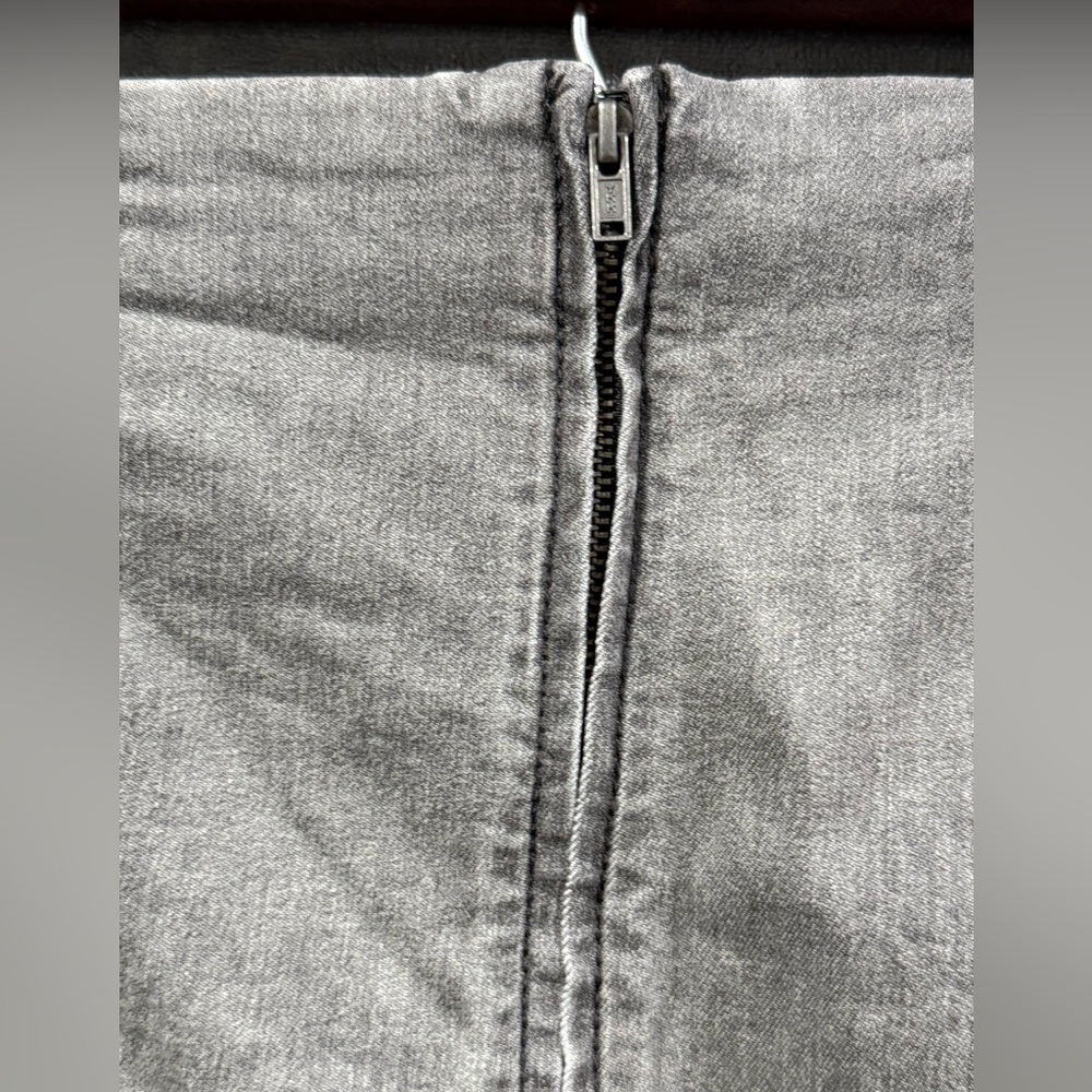 Free People Modern Femme Grey Denim Mini Skirt Stretch Zip Women’s Size 10 - Picture 5 of 8
